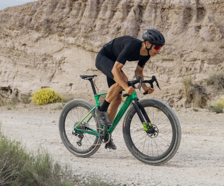 Wilier Rave SLR ID2 : le gravel de compétition entre aérodynamisme et style