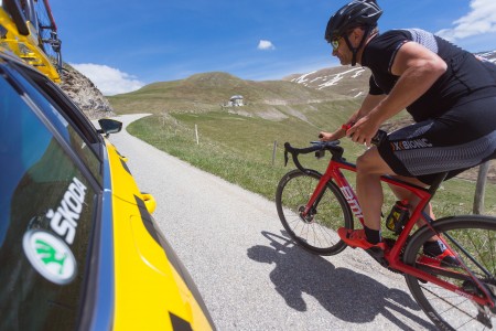 Image du dossier Cyclisme : Le rôle du ravitaillement en boissons pendant la course