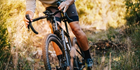 Vélo Gravel suspendu : Pour quel cycliste et pour quel type de terrain ?