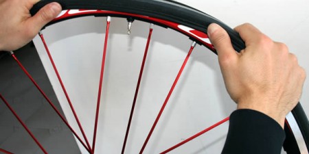 Montage pneu vélo tubeless : Méthode et conseils !