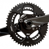 1200px-Quarq-ELSA-10R-130-BB30-Angle