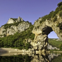 ©Simon Bugnon -adt07-Vallon - le Pont d'Arc vu de l'aval
