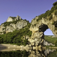 ©Simon Bugnon -adt07-Vallon -  le Pont d'Arc vu de l'aval