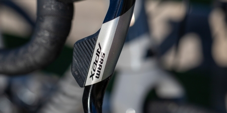 SRAM Apex AXS : l'électronique sans-fil accessible pour le Gravel à prix contenu