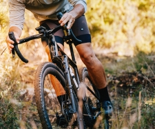 Vélo Gravel suspendu : Pour quel cycliste et pour quel type de terrain ?