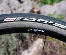 Essai Zipp 202 NSW : Les roues de vélo carbone taillées pour la montagne !