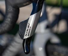 SRAM Apex AXS : l'électronique sans-fil accessible pour le Gravel à prix contenu