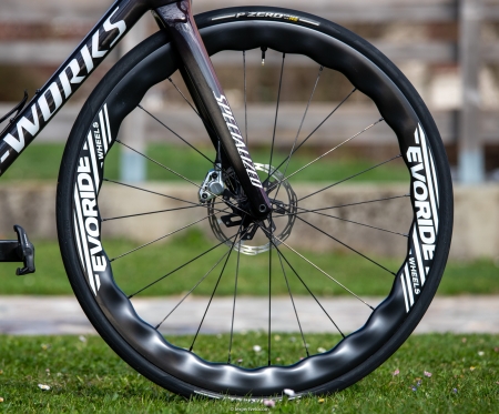 Test roues artisanales carbone Evoride EvoFast 50mm – Polyvalence affûtée made in Annecy