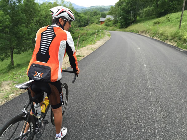 Equipement du cycliste en montagne par temps pluvieux