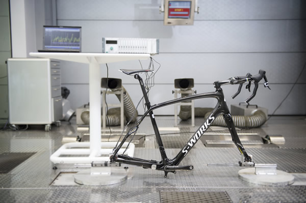 Collaboration Specialized et McLaren : Un nouvel outil de simulation pour le vélo !