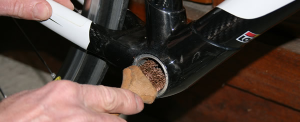 Montage du boitier de pédalier de vélo
