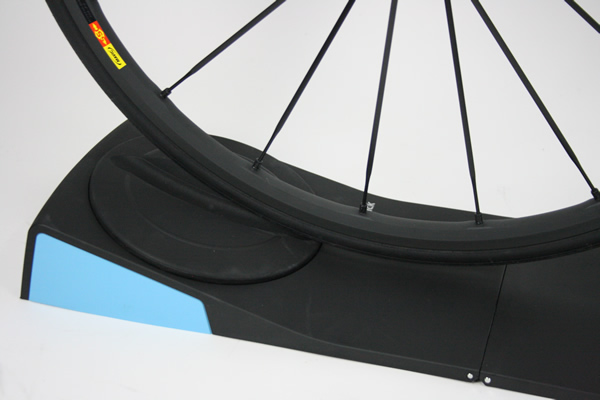 Montage Tacx Black Track pour home trainer