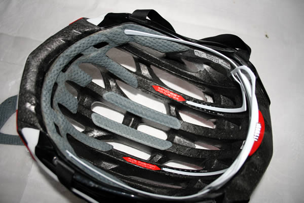 Changer les mousses de son casque de vélo