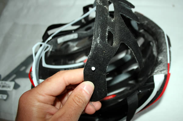 Changer les mousses de son casque de vélo