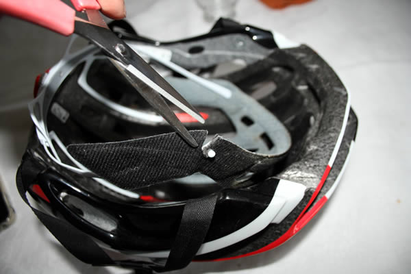 Changer les mousses de son casque de vélo