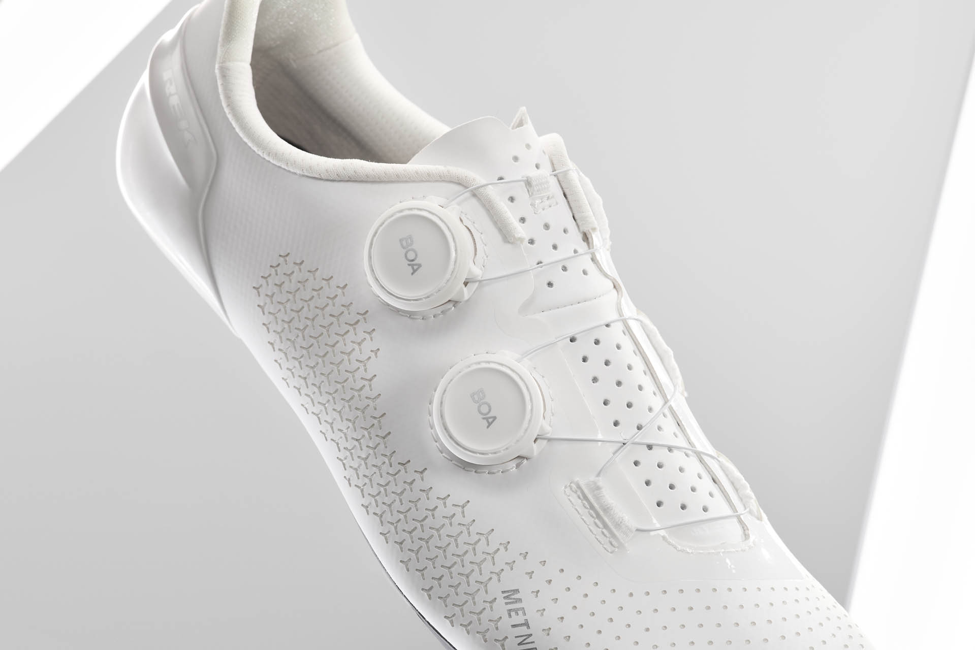 trek-velocis-02.jpg